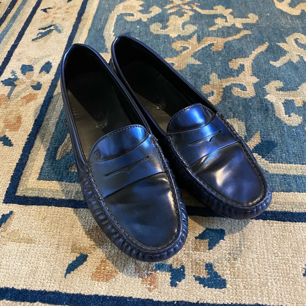 Tod’s Women’s Gommino Driving Shoe in Blue Black Coated Leather